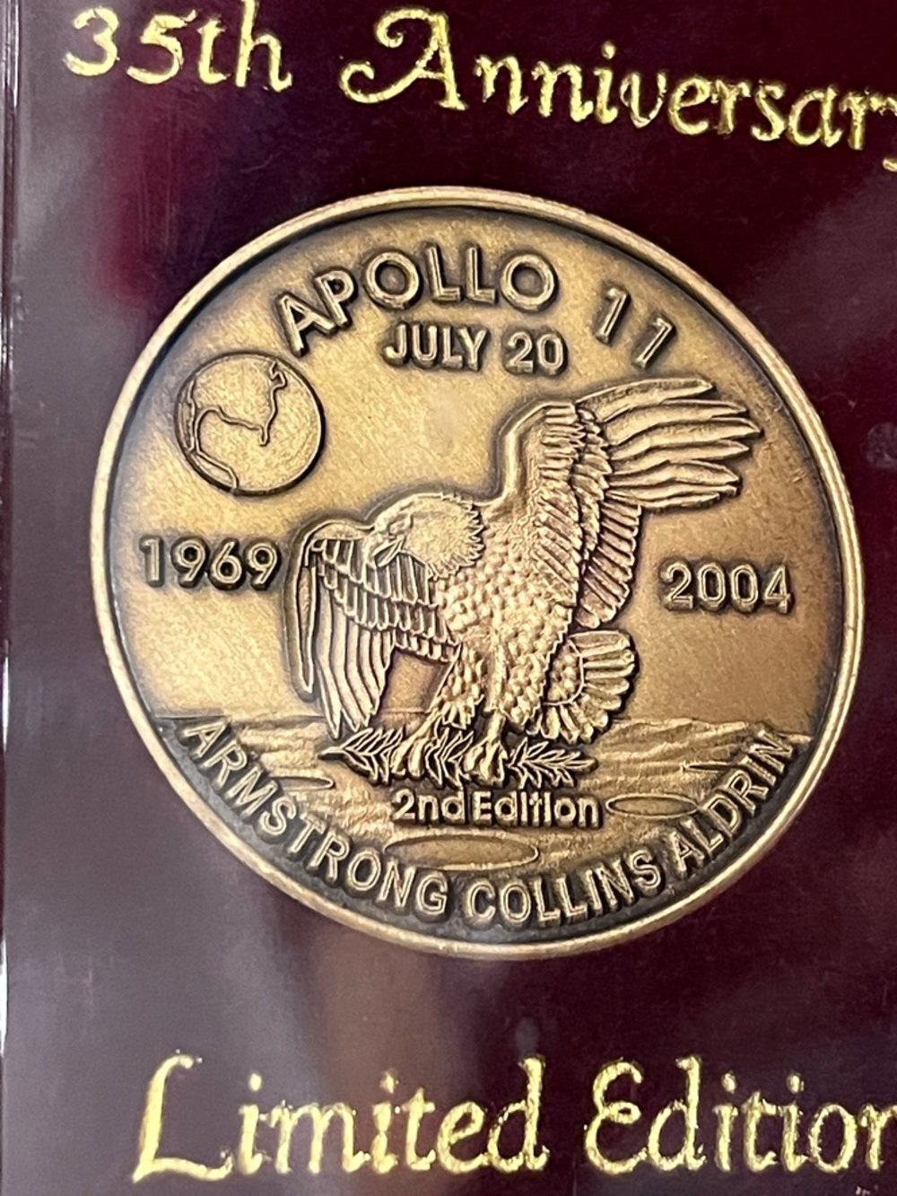 Limited Edition Apollo 11 Commemorative Coin in Gold Tone - 35th Anniversary - Picture 2 of 8